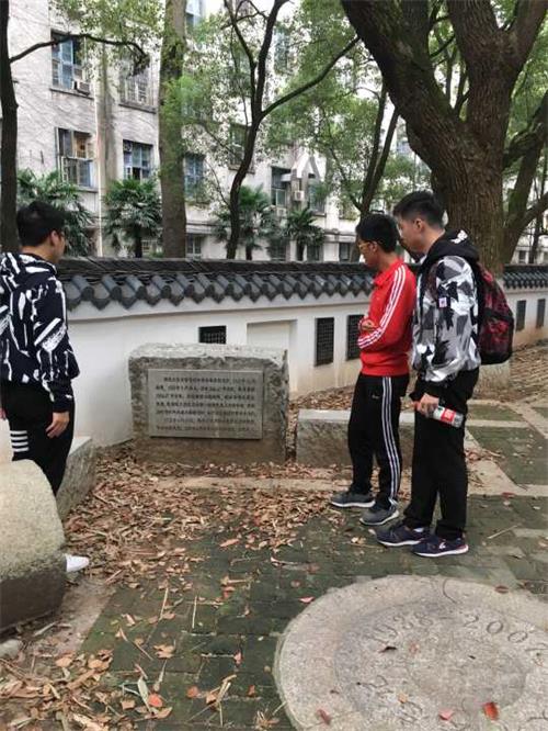  85po
老图书馆.jpg